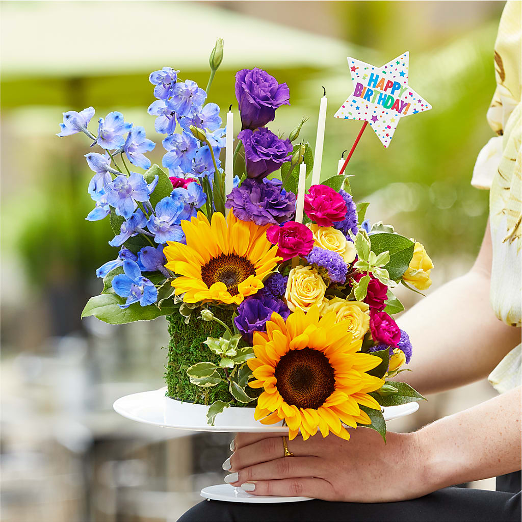 Star of the Day Floral Cake – Micaelas Flowers And Gifts, Tulsa OK