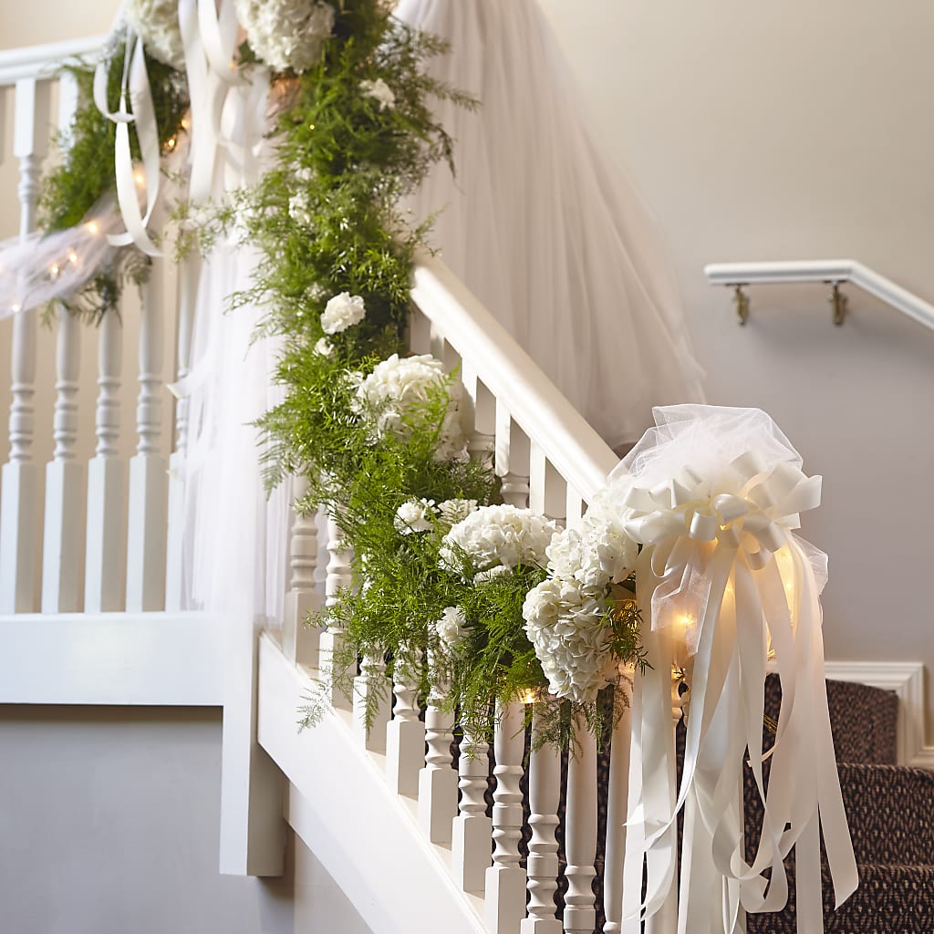 Champagne Dreams Garland – Micaelas Flowers And Gifts, Tulsa OK